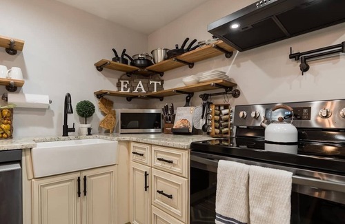 Bellmawr Maison | Zen & Cozy 2 Bedroom | Close To Philly | WiFi