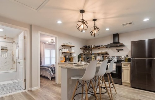 Bellmawr Maison | Zen & Cozy 2 Bedroom | Close To Philly | WiFi