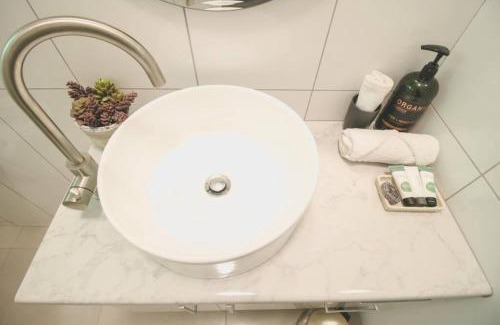 Alawa Appartement | ZEN GARDEN - COZY 2-BR + Modern Design w/Aircon