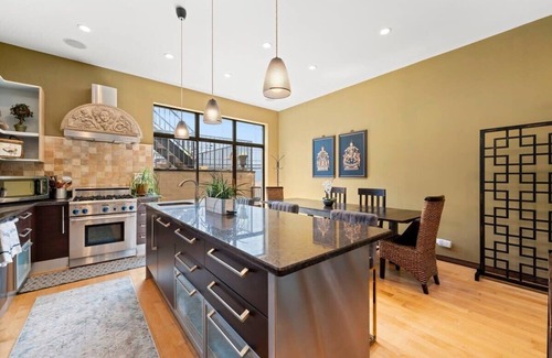 Heart of Chicago Maison | Zen Oasis of Elegance: Expansive Executive Home