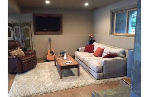 Deming Maison | ZEN Oasis On the River ~ Gateway to Mt. Baker Ski