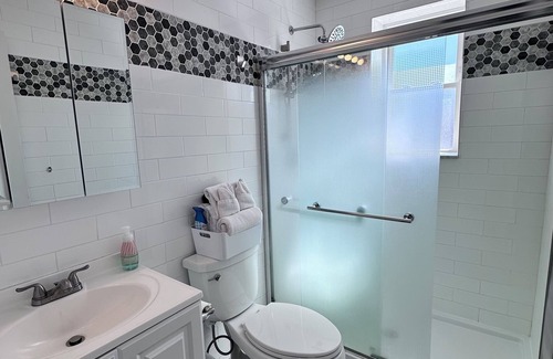 East Meadow Appartement | Zen Oasis - Pvt. Entry Studio Bed+Bath by NUMC