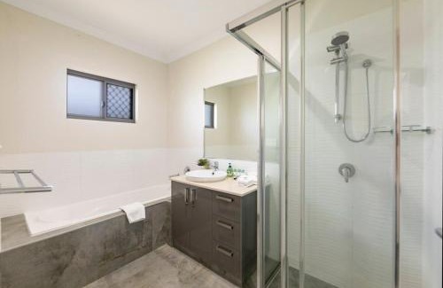 Muirhead Appartement | Zenhouse Harmony 4BR Modern Home Near CDU and Hospital