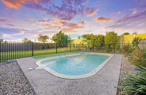 Johnston Maison | Zenhouse (Lind) Private Pool ~ Bar ~ Pets OK