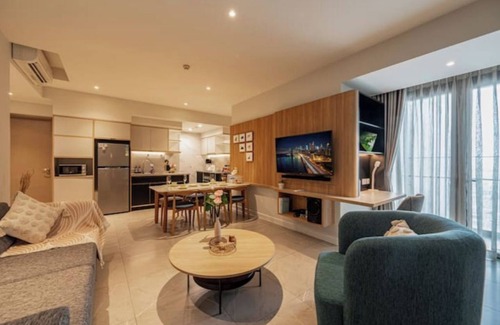 District 1 Appartement | Zenity: 6BR for Your Saigon Life - Pool, Gym in D1