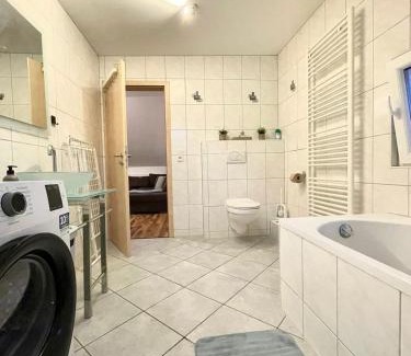 Neuwied Appartement | Zentrales Studio mit Schlafgalerie bis 4 Gäste