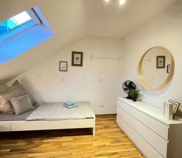 Neuwied Appartement | Zentrales Studio mit Schlafgalerie bis 4 Gäste