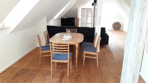 Lauf an der Pegnitz Appartement | Zentrumsnahe Dachwohnung in grüner Oase
