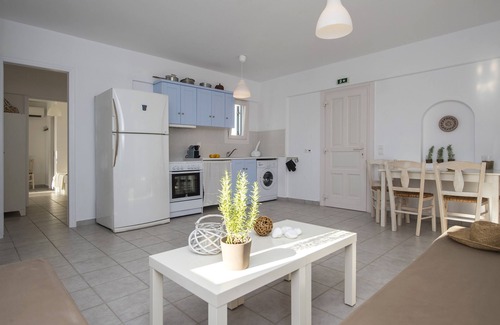 Piso Livadi Maison | Maison Zeus avec vue mer, à 50m de la plage de sable de Logaras