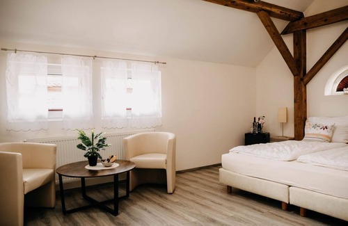 Wachenheim an der Weinstrasse Lit Et Petit-Déjeuner | Zimmer2 - Altstadt-residenz