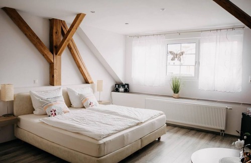 Wachenheim an der Weinstrasse Lit Et Petit-Déjeuner | Zimmer2 - Altstadt-residenz