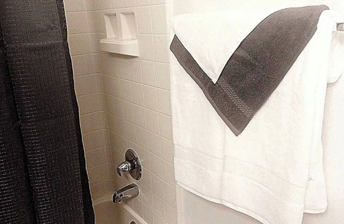 Paradise Hills Civic Appartement | Zia Sun Haven, a 2-bedroom apartment in beautiful Albuquerque with WiFi, AC