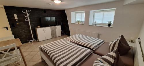 Schwerin Appartement | Zimmer im UG direkt in der Innenstadt, Centrum