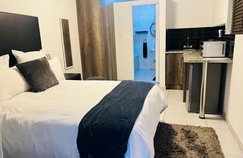 Emalahleni Maison | Zindiza Guesthouse
