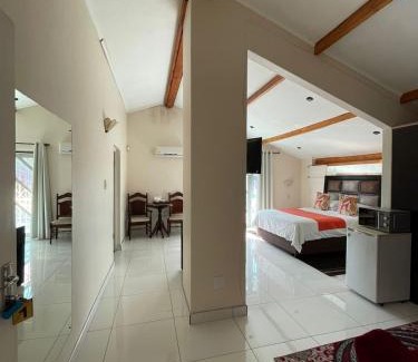 Ladysmith Maison | Zinzanathi Guest house