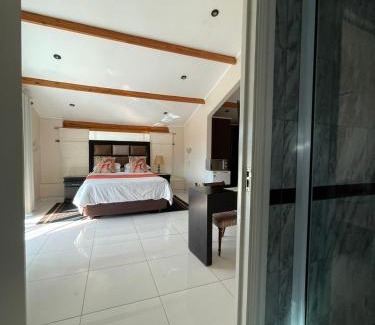 Ladysmith Maison | Zinzanathi Guest house