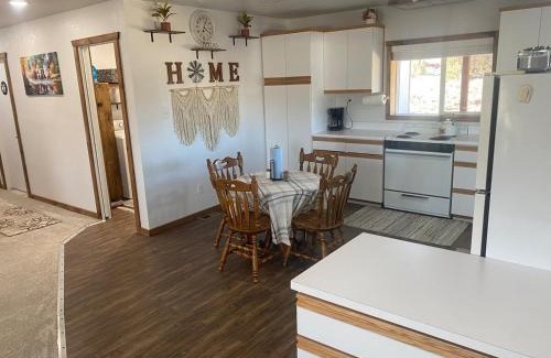 Mammoth Creek Maison | Zion to Bryce cowboy cabin