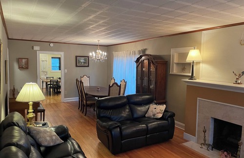 Brookfield Maison | Zoo Holiday Retreat beautiful home with parking, near train into Chicago.