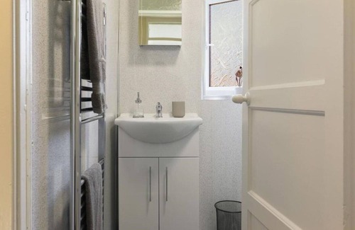 Hull Maison | ZSK stays! Whole house with large garden, lovely area.