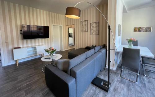 Weida Hôtel | "Zur Altstadt - Am Fuße der Osterburg" Gaststätte, Pension, FEWO