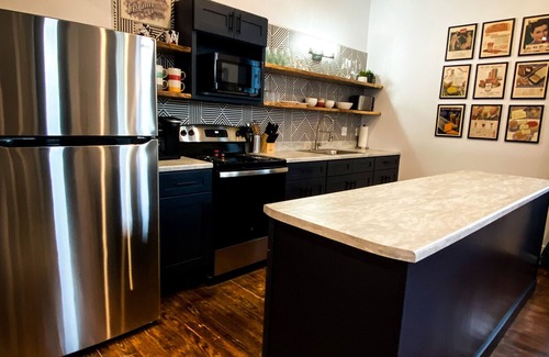 Marceline Appartement | Zurcher on Main, Historic Apartment near Walt Disney Museum, Marceline MO