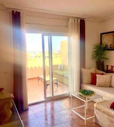 ÁTICO DELUXE entre CENTRO y PLAYA Salinas con TERRAZA, WIFI, PISCINA climatizada, GYM, SAUNA y GARAJE -Smart TV