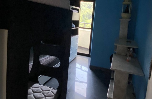 Ótimo Apartamento Começo da Enseada ao Lado do Mercado Pão de Açúcar,