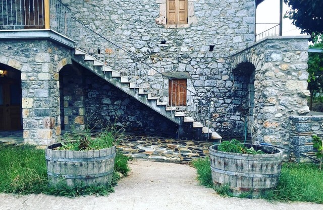 Maison traditionnelle en pierre, montagne du Parnon, Karyes Lakonias