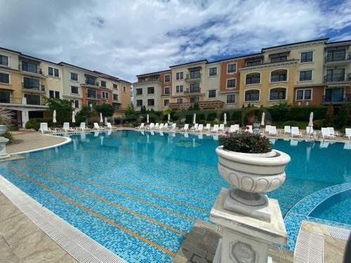 Двустаен апартамент в Lily Beach