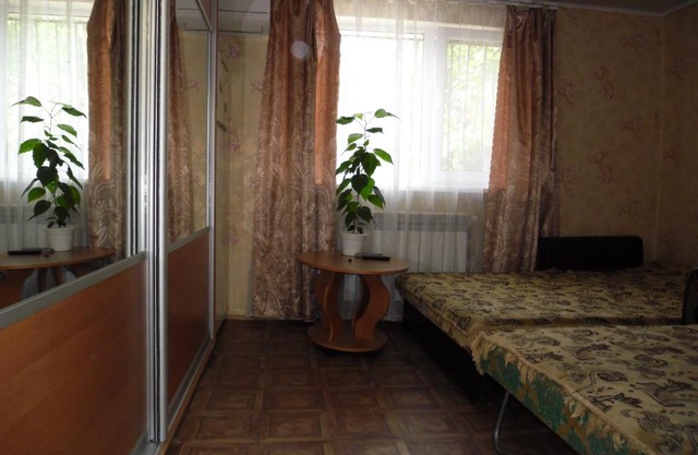 Сдам номер на 1 этаже в доме на 3-4 человека в Центре