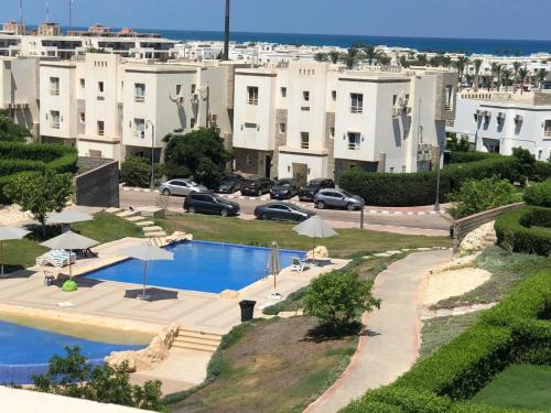 شاليه بقرية امواج الساحل الشمالي 3 غرفة Amwaj North Coast