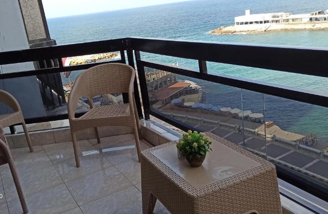 شقةفاخرةبجليم على البحر مباشرة