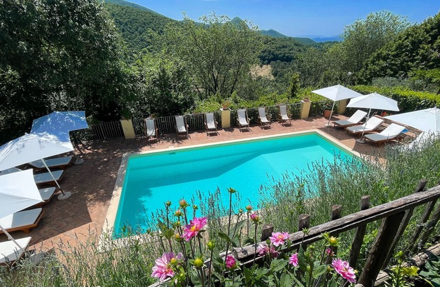 01 Spoleto Splash - Private pool and grounds