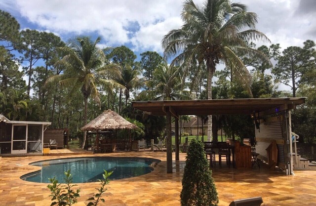 In-Law suite 1/1 piscine de style complexe et tiki hut près de Wellington Winter Equestrian