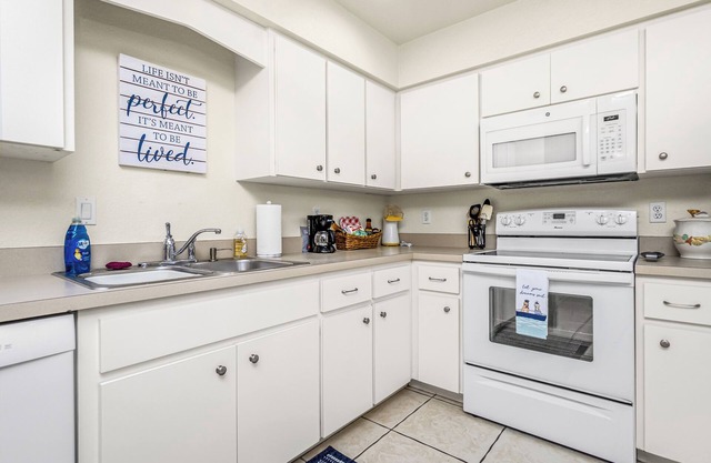 1/2 Duplex in Rotonda West near multiple beaches and 5 golf courses -SW Florida