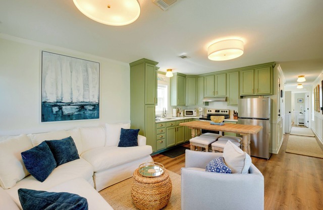 < 1/2 Mi to Beach: Gem w/ Lanai in Pass Christian