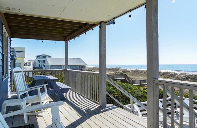 1 4 Us by Oak Island Accommodations