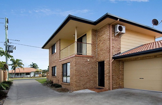 CYP46 / 1 - MAISON DE VILLE SUR CYPRESS AVEC BBQ