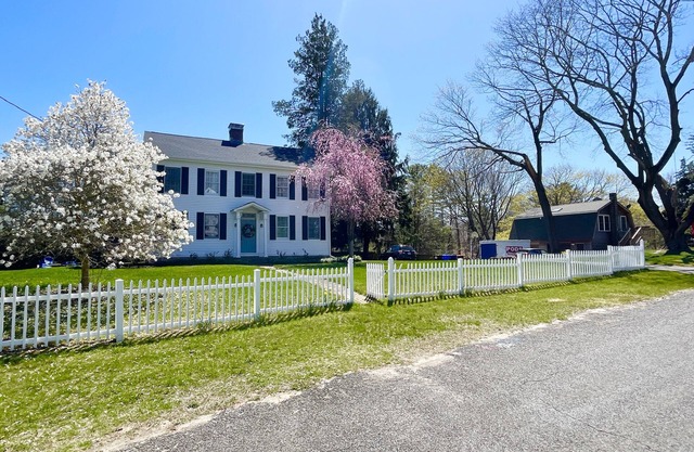 1.5 Acres Gorgeous 1860s Colonial House & Carriage Apartment