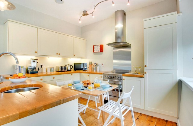 1 Baileys Cottages - Deux Chambres Maison, Couchages 4