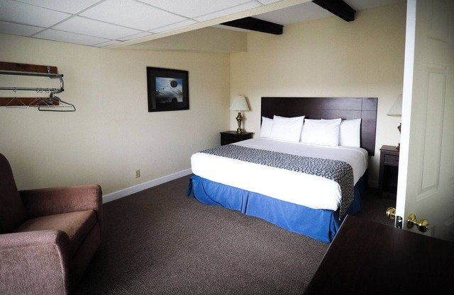 1 - BD Economy Suite Walk-in Level 211