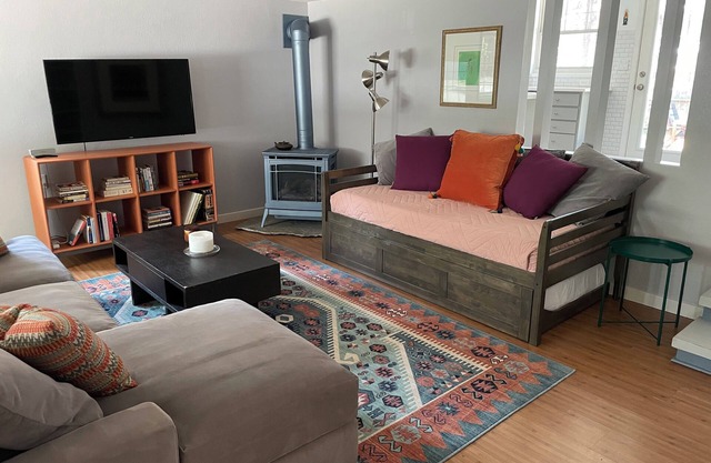 1-bd House, Lg Yard in South Lake Tahoe, CA
