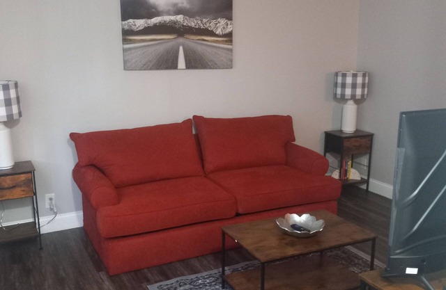 1-BDR apt in perfect location