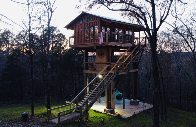 1 bed 1 bath Treehouse called the Firetower