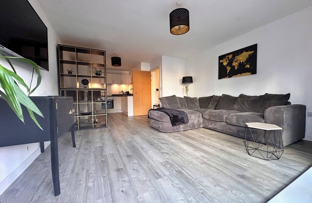 1 -bed Apartment Close to Gatwick Airport