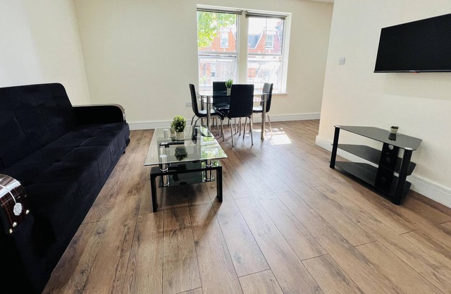 1-Bed Apartment in Ealing, 3 mins from station