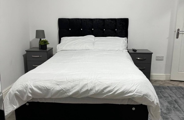 1-Bed Apartment in clifton Nottingham