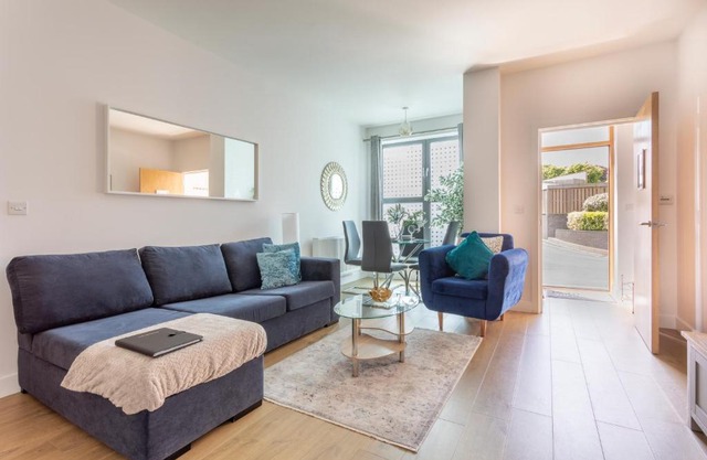 1 Bed Apartment - Redhill Central, Surrey, Gatwick #1