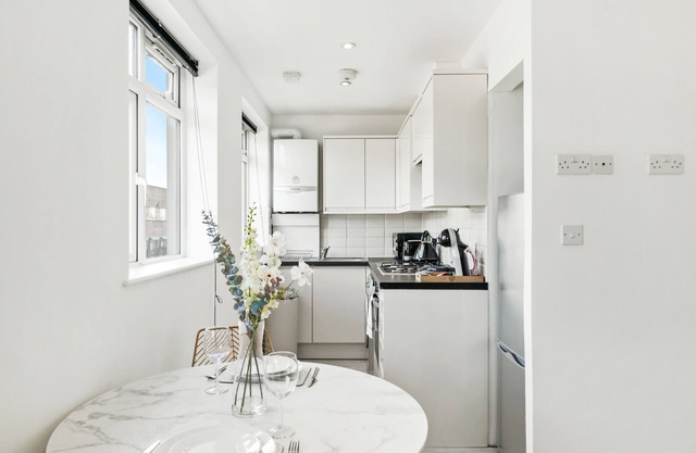 1 Bed Apt | Business|Uxbridge