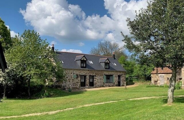 Delightful 1-Bed Cottage in Ceauce